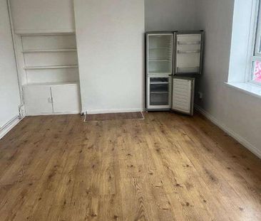 Clare Road, Stanwell, Middlesex, TW19 - Photo 6