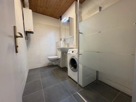 Frisch renovierte 2-Zimmer-Wohnung mit zwei Sonnenterrassen & eigener Garage - Photo 3