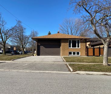 For Lease - 35 Robingrove Road, Toronto, Ontario - Photo 2