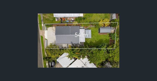 DUAL LIVING - 2x FAMILIES, BOAT & CARAVAN - Photo 1