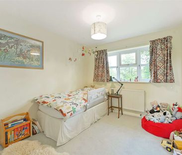 A spacious four-bedroom detached family home with mature gardens, d... - Photo 3