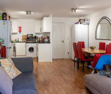 1 bedroom in a house share to rent - Photo 3