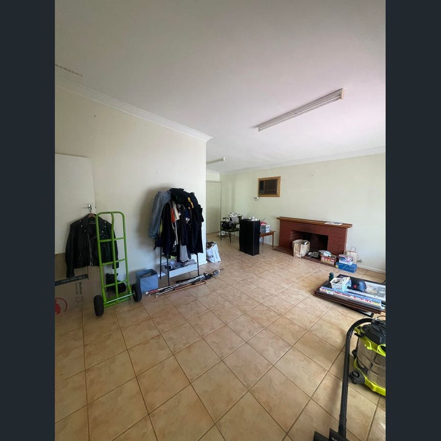 Charming 3-Bedroom Home with Spacious Yard and Games Room in Armadale - Photo 1