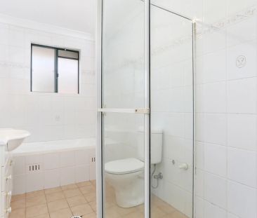 Spacious apartment in prime Strathfield location - Photo 2