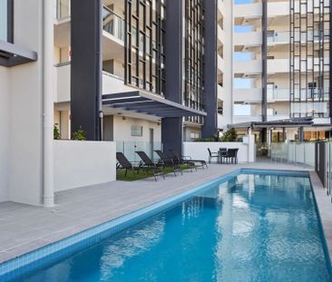 Fully Furnished Waterfront Studio Unit with Stunning Views! - Photo 4