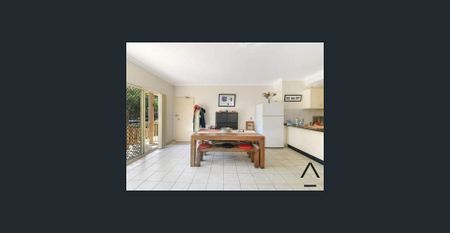 Stylish 2 Bedroom Apartment - Your Perfect Urban Retreat Awaits! - Photo 4