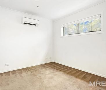 Perfectly Positioned Townhouse - Photo 6