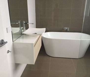 Modern Townhouse Minutes from UOW & Beaches - Photo 5