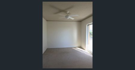 Sunny 2 bed Beachside Apartment - Photo 3