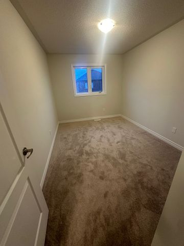 For Lease - 106 Baker Street, Thorold, Ontario - Photo 2