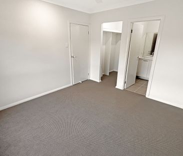 MORDEN FAMILY HOME WITH SOLAR POWER - Photo 5