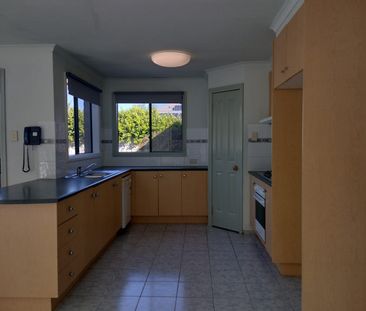 Great location, Great space with Drive through access!! - Photo 5