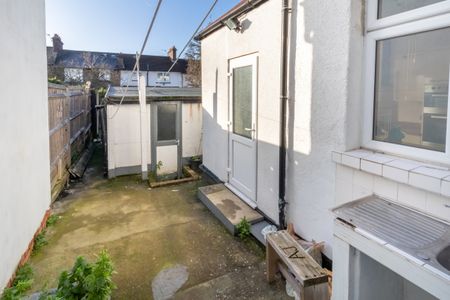 Room in a Shared House, Melrose Avenue, CR4 - Photo 2
