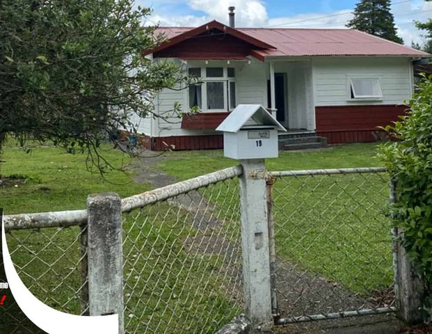 Spacious 3.5-Bedroom Family Home - Photo 1