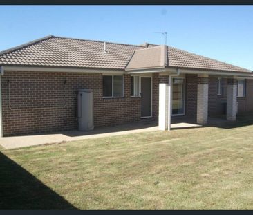 4 BED 2 BATH MODERN HOME - Photo 1