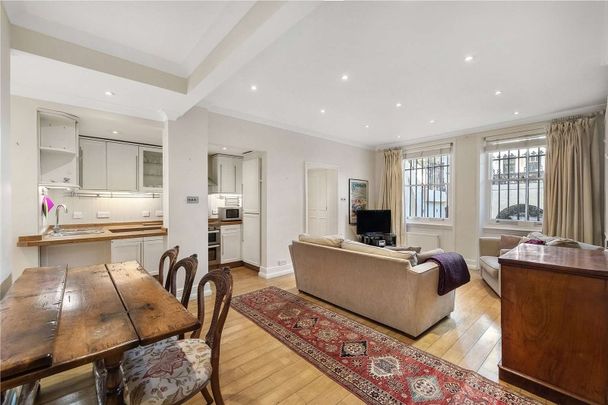 Smart two bedroom garden flat ideally located near the Fulham Road. - Photo 1