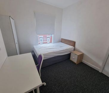 4 bedroom terraced house to rent - Photo 6