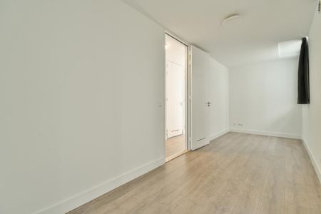 Te huur: Appartement Oudezijds Voorburgwal in Amsterdam - Photo 2