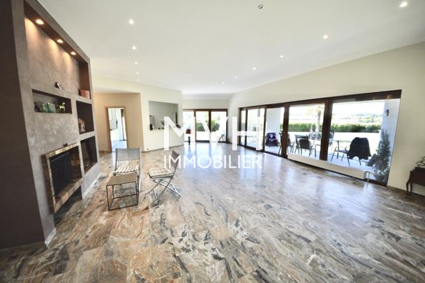 Architect-designed 9-room furnished villa in a green setting - Foto 1