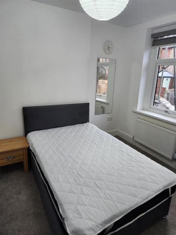 2 bedroom private hall to rent - Photo 3