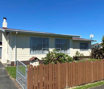 Darling on Dewe Avenue - Photo 5