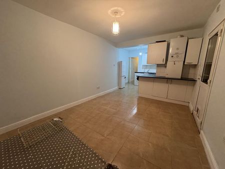 3 bedroom ground floor flat to rent - Photo 5