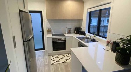 Newly Redecorated Unit in Hamilton East - Photo 5