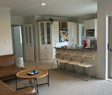 Spacious and Immaculate 4 Bedroom home In Prime Location - Photo 1