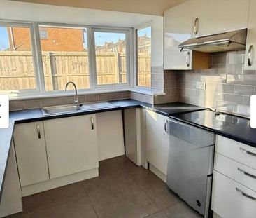 3 Bed Semi-Detached House, Eastwood Road, LE2 - Photo 6