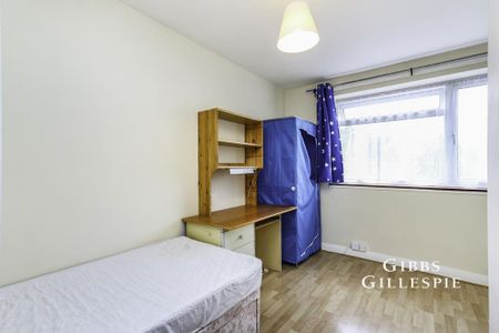 3 bedroom flat to rent - Photo 4