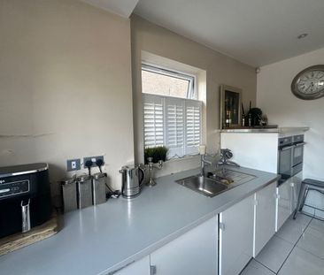 Room in a Shared House, Highwood Gardens, IG5 - Photo 5