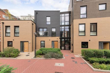 1 bedroom Flat To Let - Photo 3