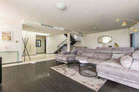 Luxury Townhouse for rent in Sierra Blanca, Spain - Photo 4