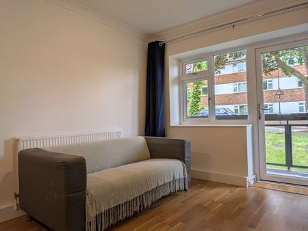 2 Bed Flat, Oakdene, SE19 - Photo 2