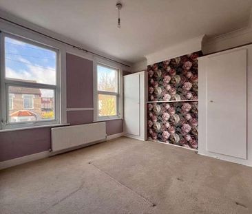 Beverley Road, London, E6 - Photo 2