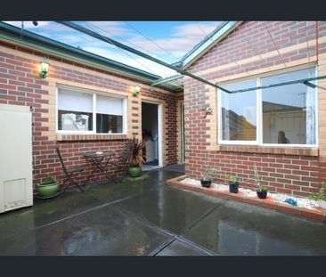 Close to everything - Photo 4