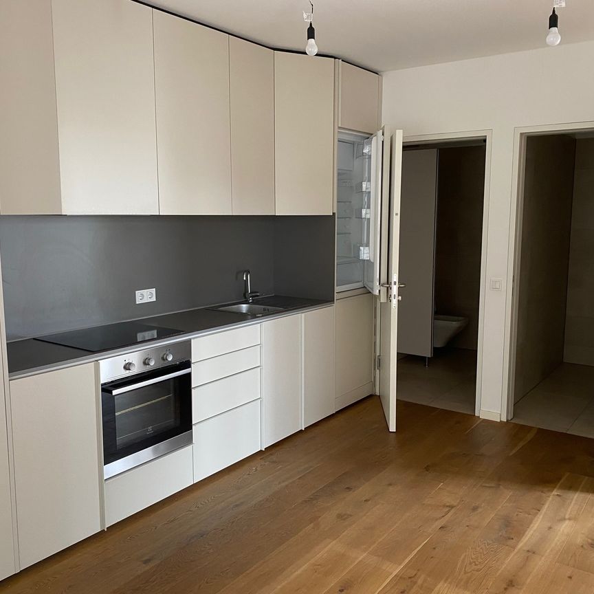 YOUNG & URBAN LIVING - Photo 1