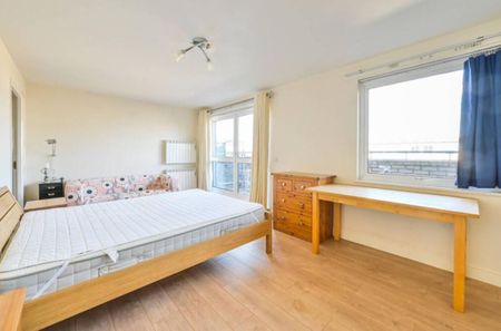 2 Bed Penthouse, Gean Court, N11 - Photo 3