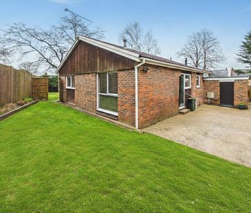 3 bedroom Bungalow in Park Road, Farnborough - Photo 3