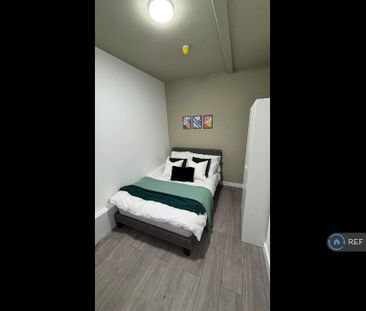 1 bedroom in a flat share to rent - Photo 6