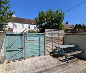 Terraced House to rent - Imperial Road, Gillingham, ME7 - Photo 1
