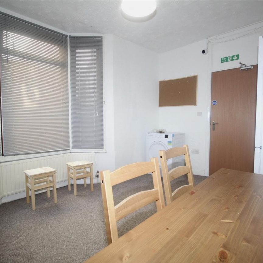 1 Bedroom Room to Rent To Let - Photo 1