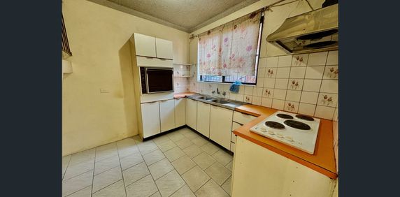 NEW LAMINATED FLOORING - STROLL TO CBD CABRAMATTA - Photo 2