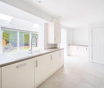 3 bedroom detached house to rent - Photo 5