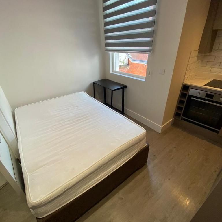 Studio to rent - Photo 1