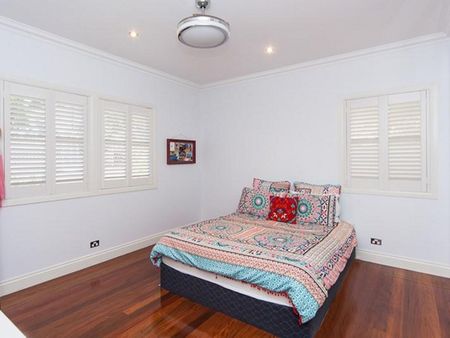 Sleek Contemporary Family Home - Photo 2