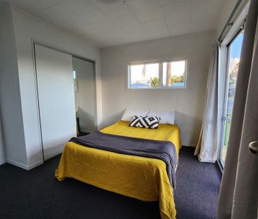 Charming cottage in Whenuapai Village - Photo 4