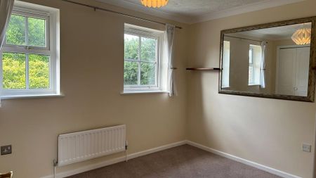 3 bedroom end of terrace house to rent - Photo 2