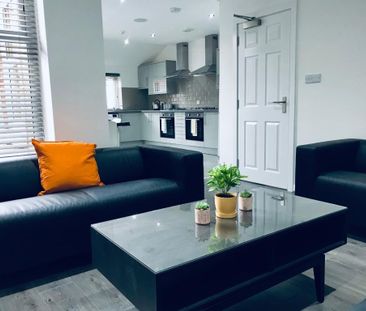 8 bedroom house to rent - Photo 1