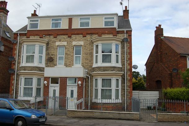 1 bed ground floor flat to rent in Victoria Road, Bridlington, YO15 - Photo 1